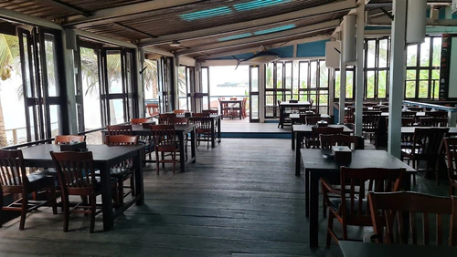 Anglers Bar and Restaurant in Monrovija — bar_and_grill