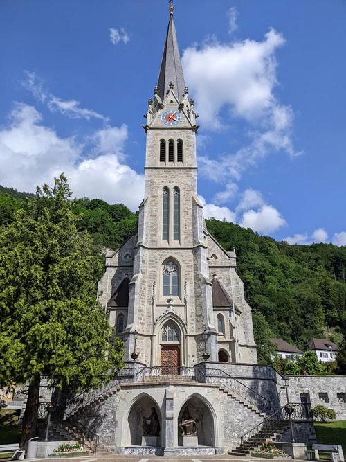 Katedrala Sv. Florina in Vaduz — Religijsko mjesto