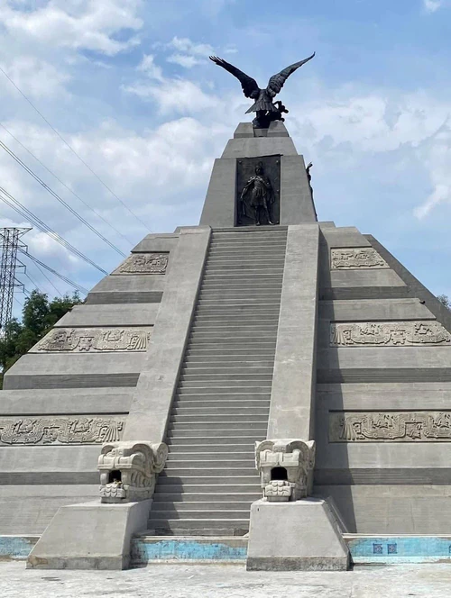 Monumento a la Raza, rated 4.2/5