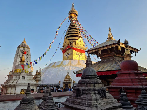 Swayambhu Mahachaitya in Kathmandu — Dini mekan