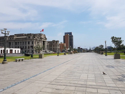 Paseo de los Heroes Navales - Plaza Grau in Lima — Park