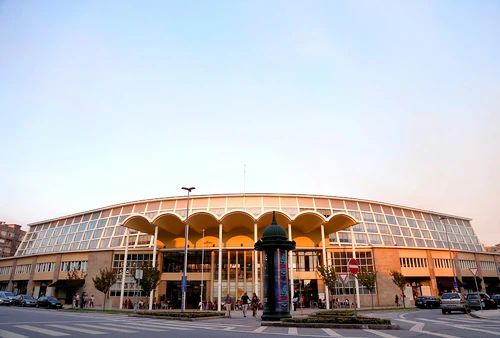 Mercado Bom Sucesso in Porto — বাজার