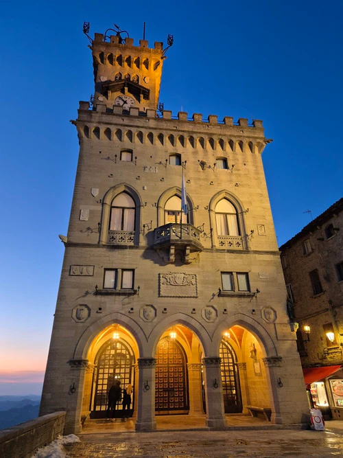 Službena palača Republike San Marino in Grad San Marino — Znamenitost