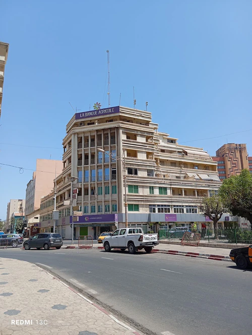 Place de l'Indépendance in Dakara — Dārzs