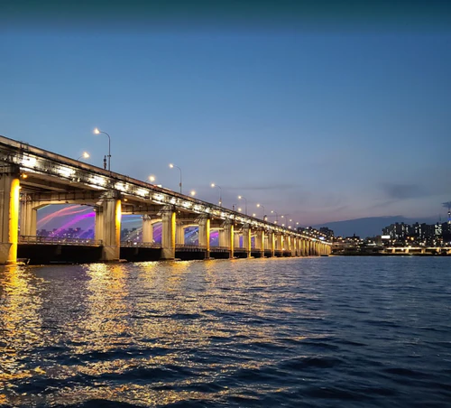 Banpo-brug maanlichte regenboogfontein in Seoul