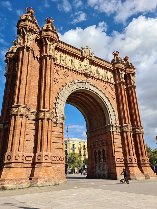 Arco de Triomf — Spomenik, rated 4.6/5