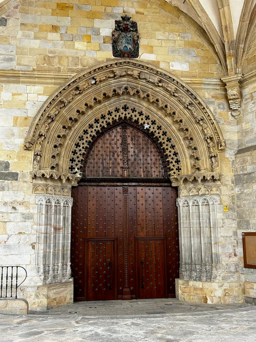 Bilboko Donejakue Katedrala in Bilbao — ধর্মীয় স্থান