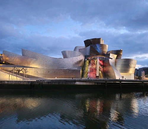 Guggenheim Museum Bilbao in Bilbao — মিউজিয়াম