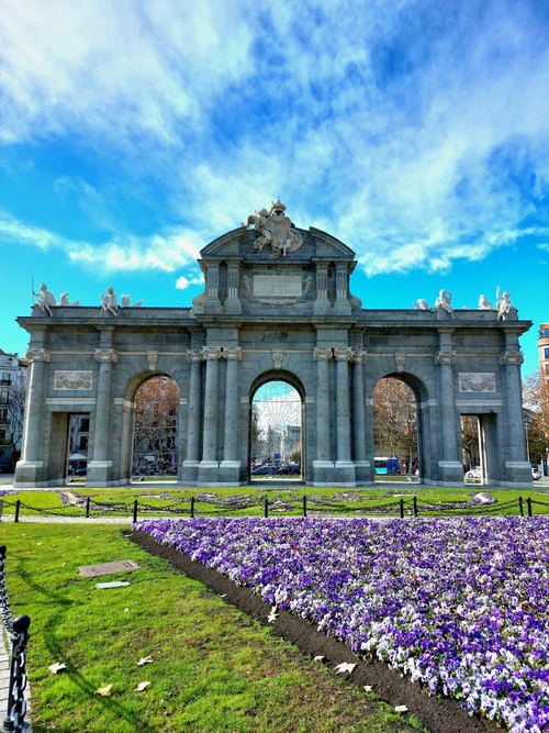 Puerta de Alcalá — Spomenik, rated 4.7/5