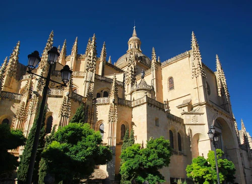 সেগোভিয়া ক্যাথেড্রাল in Segovia — ধর্মীয় স্থান