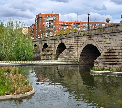 historic Segovia Bridge in Segovia — ল্যান্ডমার্ক