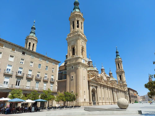 Plaza of Our Lady of the Pillar in Zaragoza — Markt