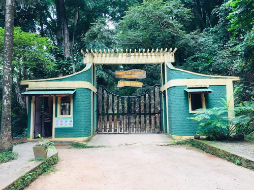 Santuario Udawatta Kele in Sri Jayawardenepura Kotte — Zoo