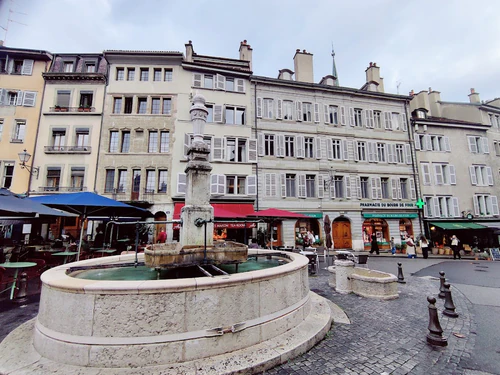Place du Bourg-de-Four in Geneva — Povijesno mjesto