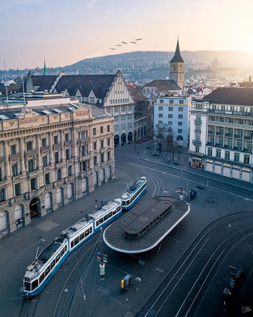 ميدان Paradeplatz, rated 4.5/5