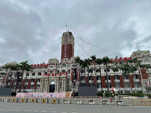 Taipei Old Town - Taiwan Introduction Free Walking Tour Meeting Point - TourMeAway, rated 5/5