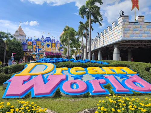Dream World — Theme park, rated 4.4/5