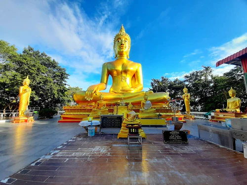 Wat Phra Yai in Pattaya — Religieuze plek
