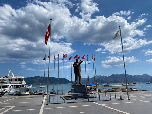 Patung Atatürk in Marmaris — Museum
