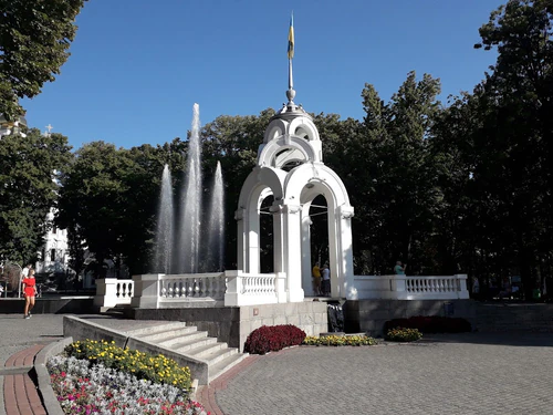 Spiegeltbloesemstroom in Kharkiv — Bezienswaardigheid