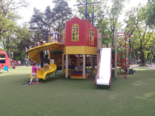 Pine Square — পার্ক, rated 4.6/5