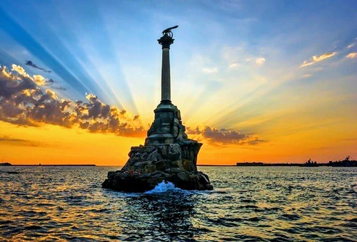 Monument voor de Zonkende Schepen in Sevastopol in Sevastopol — Historische plek