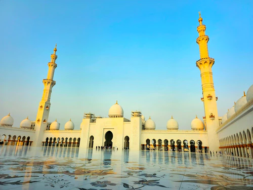 Sheikh Zayed Grote Moskee in Abu Dhabi — Religieuze plek