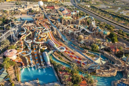 Yas Island-এ Warner Bros. World™ Abu Dhabi একটি সম্পূর্ণ immersive indoor theme park, যেখানে Warner Bros. ফ্র্যাঞ্চাইজির প্রিয় চরিত্রগুলো এক ছাদের নিচে জীবিত হয়। উচ্চ-উৎপত্তিমান রাইড, ইন্টারঅ্যাক্টিভ অভিজ্ঞতা ও DC Comics-হিরো, Looney Tunes, Hanna-Barbera ও Warner Bros. Classics-ভিত্তিক meticulously themed attractions-এ ভরা। এই পার্কটি thrilling roller coasters, family-friendly adventures, 4D experiences ও meticulously themed zones একত্রিত করে, সবকিছু একটি আরামদায়ক climate-controlled তাপমাত্রায় রাখে। Yas Island-এ অবস্থিত, এটি সারা বছর দর্শকদের জন্য একটি বহুমুখী অপশন—সিনেমা-গল্প বলিষ্ঠ করে তোলার, চরিত্র-চথা ও স্মরণীয় ছবি মুহূর্ত উপলব্ধ করতে। — থিম পার্ক, rated 4.5/5