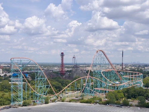 Six Flags Over Texas — თემატური პარკი, rated 4.3/5
