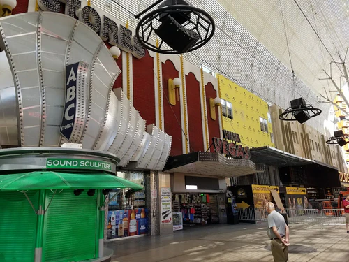 Fremont Street Experience — বাজার, rated 4.6/5