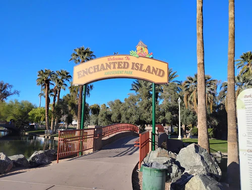 Enchanted Island სასაცილო ატრაქციონები in ფინიქსი — თემატური პარკი