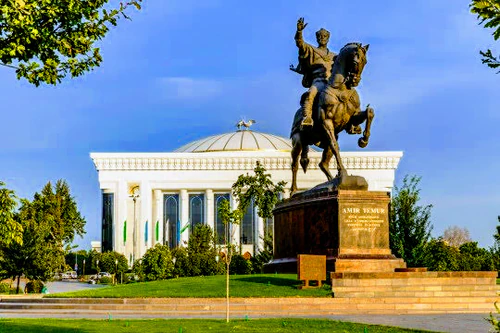 Amir Temur Square in Taškent — Park