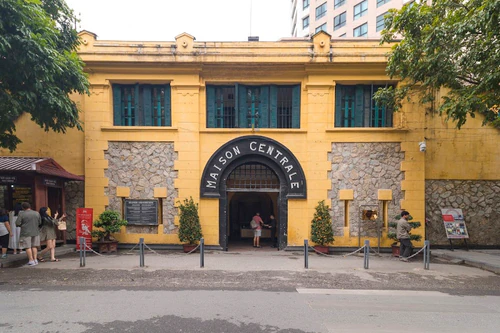 Overblijfselen Hoa Lo-gevangenis in Hanoi — Museum