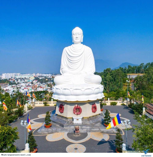 Long Son Pagoda in Nha Trang — Religious site