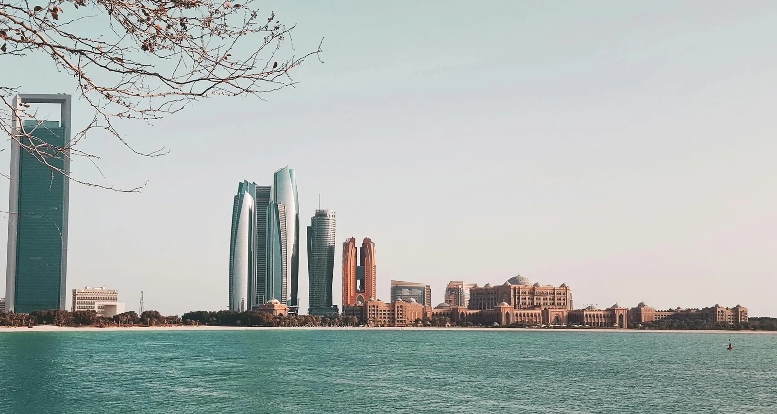 Abu Dhabi travel guide