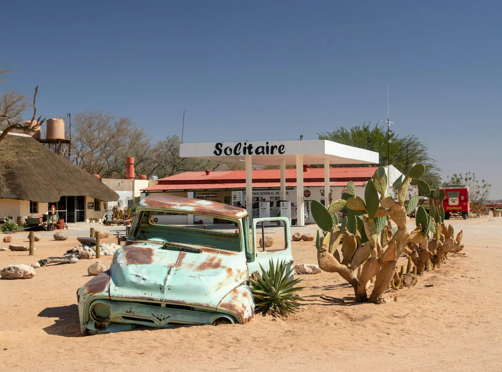 Rajoni Khomas travel guide