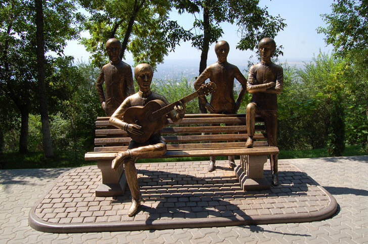 Le monument des Beatles