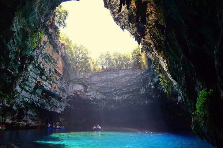 Lago de la cueva de Melissani