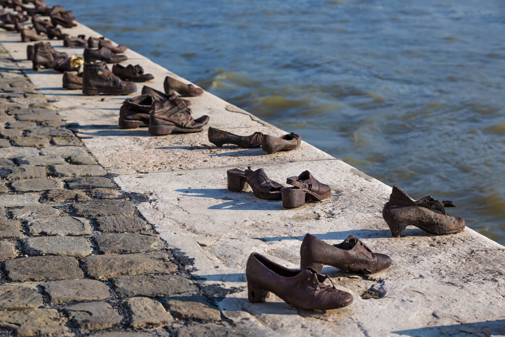 Chaussures sur les quais du Danube (Budapest)