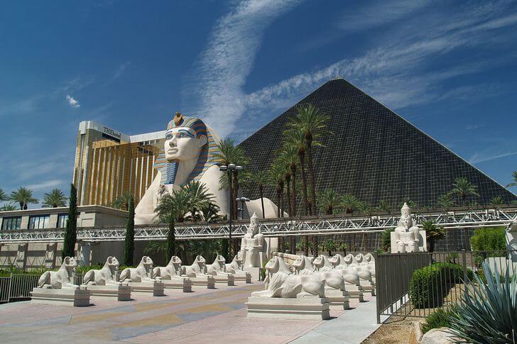 "Luxor Las Vegas."