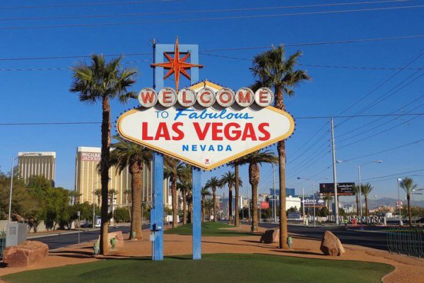 Cartello "Benvenuti nella favolosa Las Vegas".
