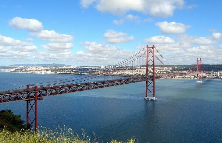 The 25th of April Bridge