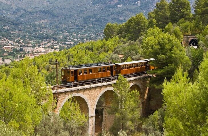 An antique train from Palma to Sawyer.