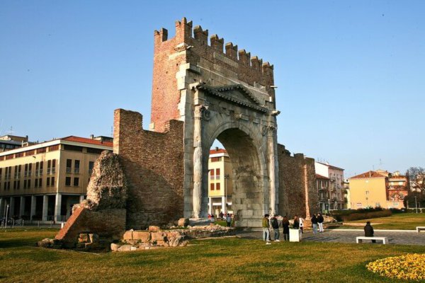 Cổng vòm của Hoàng đế Augustus