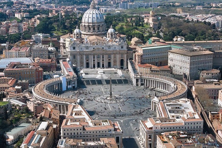 St Peter's Cathedral and St Peter's Square