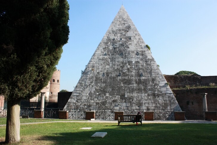 The pyramid of Cestius