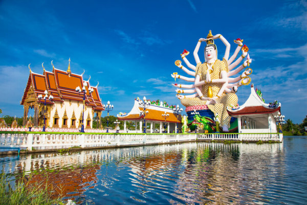 Храмът Wat Plai Laem