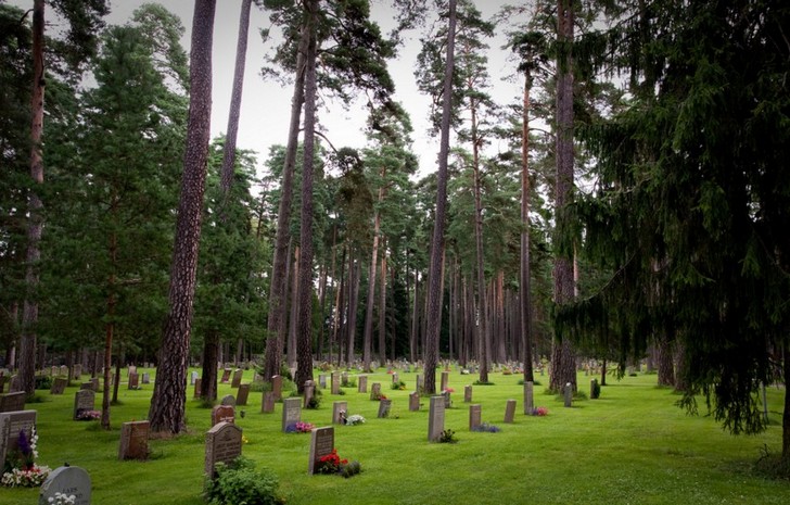 Cementerio forestal Skugshurkorkorden