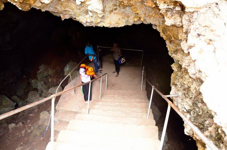 Mangapwani Caves