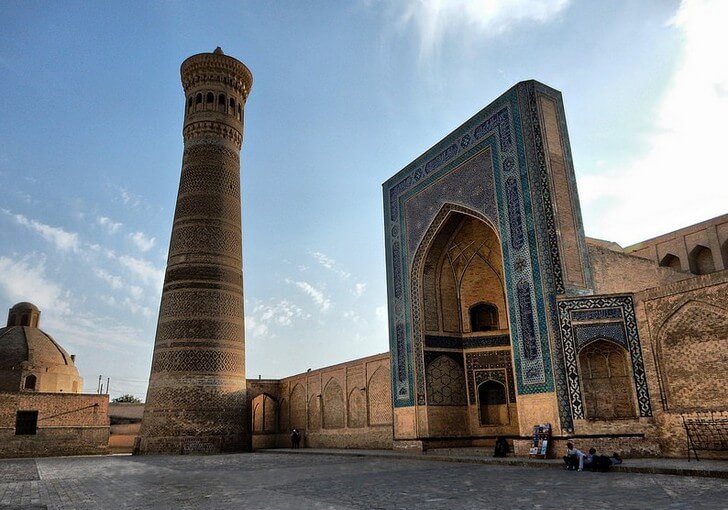 Minarete y mezquita de Kalyan en Bukhara